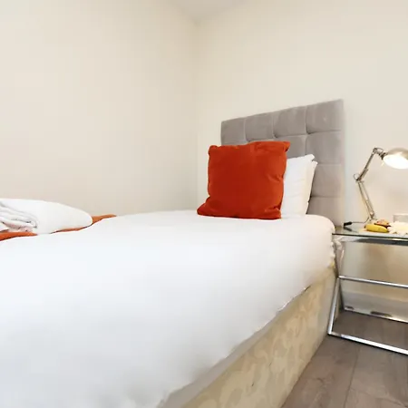 Wine Street By N And N Stays, Lovelly Centre Close To Cabot Circus, Perfect Base For Corporate And Leisure Guests Visiting The Apartment